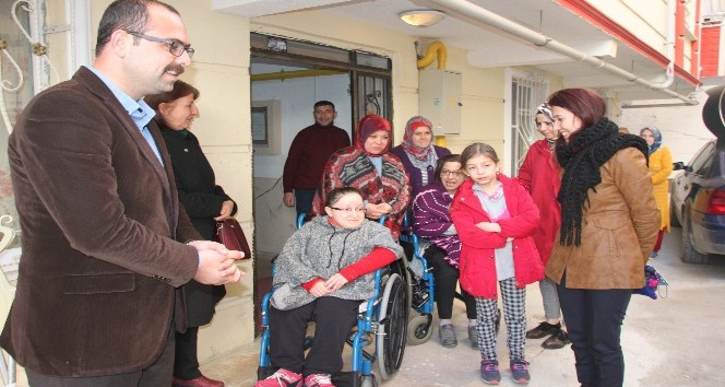 Umut Köprüsü Derneğinden Tosya’daki engellilere akülü araba