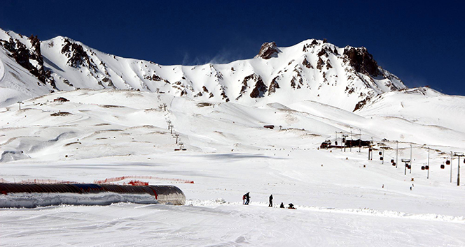 Erciyes&#039;e yağan kar sezonu uzattı
