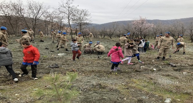 Jandarma’dan köy okulunda fidan dikme etkinliği