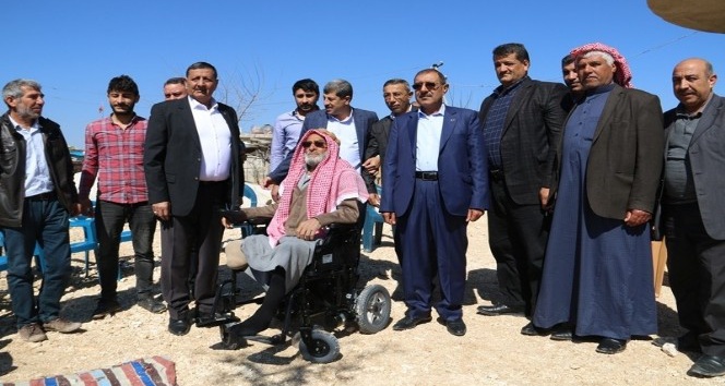 Harran’da engelli iki vatandaşa akülü tekerlekli sandalye