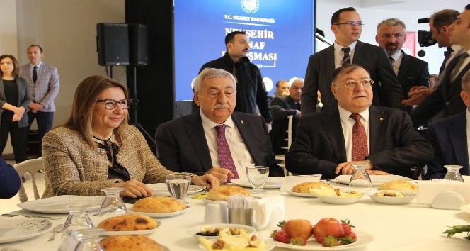 Ticaret Bakanı Pekcan, Nevşehir’de esnafla buluştu