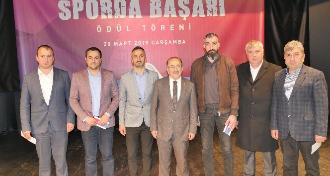 Trabzon’da başarılı sporcu ve spor kulüplerine 234 bin TL ödül verildi