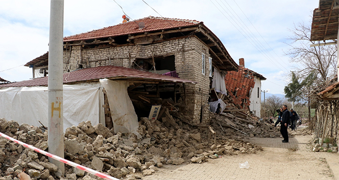 Uçarı Mahalle Muhtarı Aydın: &#039;15 ev yıkıldı, 3 kişi yaralandı&#039;