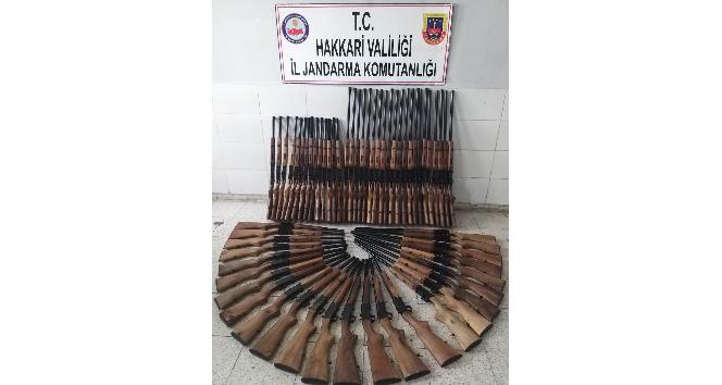 Yüksekova’da 60 adet av tüfeği ele geçirildi