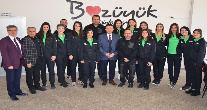 Bozüyük Belediyesi İdmanyurduspor bayan voleybol takımı 1. lige yükseldi