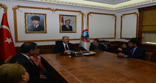 Vali Akın, "Down Sendromlu çocuklar, uygun eğitimle topluma kazandırılır"