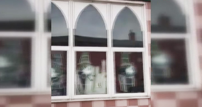 İngiltere’de çirkin saldırı: 5 camiye balyozla saldırdılar