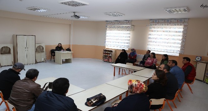 Burhaniye Belediyesi bin 200 kişiye psikolojik danışmanlık hizmeti verdi