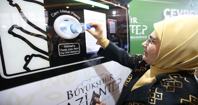 Emine Erdoğan atık şişe ile Gaziantep kartına yükleme yaptı