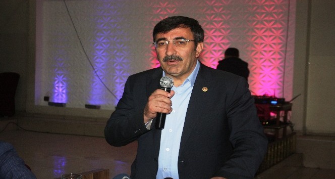 AK Parti Genel Başkan Yardımcısı Yılmaz Diyarbakır’da kanaat önderleriyle buluştu