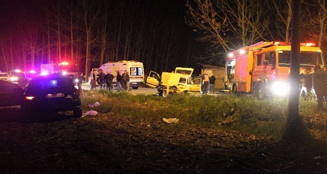 Sakarya’da trafik kazası 1’i ağır 4 yaralı