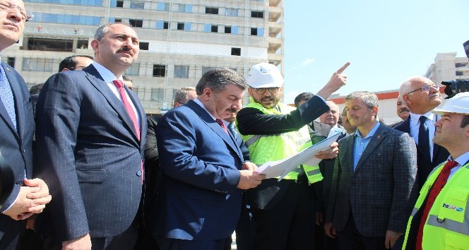 Bakan Gül ve Sağlık Bakanı Koca Şehir Hastanesini gezdi