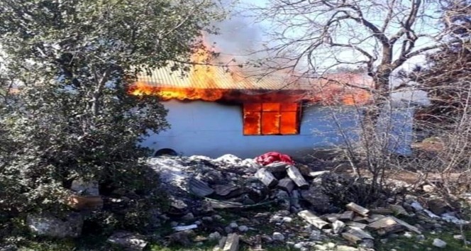 Adana’da ev yangını