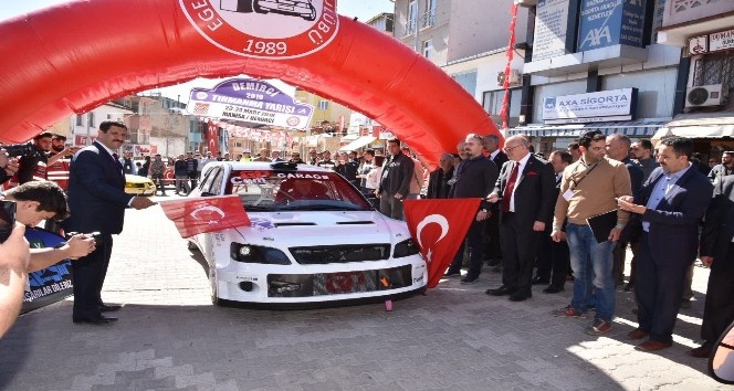 Demirci’deki ’Türkiye Tırmanma Yarışı’nın startını başkanlar verdi