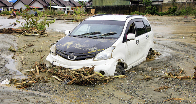 Endonezya’daki sel felaketinde ölü sayısı 112’ye yükseldi