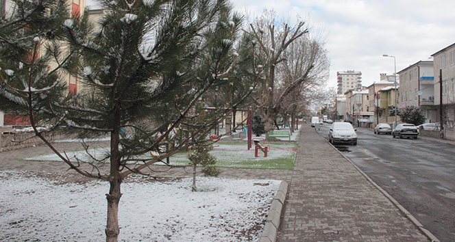 Kayseri&#039;de Mart ayının son günlerinde kar yağdı