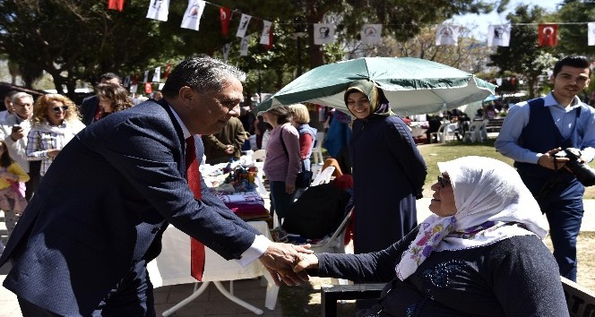 Başkan Uysal, Üreten Eller Bahar Şenliği’ni ziyaret etti