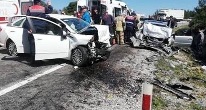 İzmir&#039;de feci kaza: 2 ölü, 6 yaralı