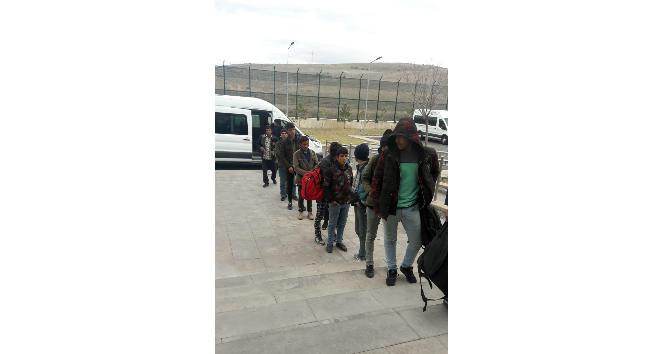 Kayseri’de 13 kaçak göçmen yakalandı