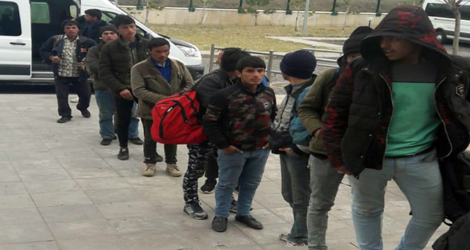 Kayseri’de 13 kaçak göçmen yakalandı