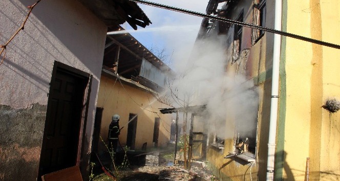 Düzce’de feci yangın 1 kişi hayatını kaybetti