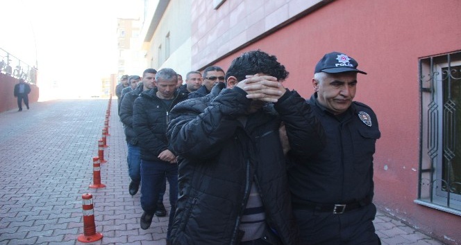 FETÖ’nün askeri mahrem yapılanmasına yapılan operasyonda gözaltına alınan 13 kişi adliyeye sevk edildi