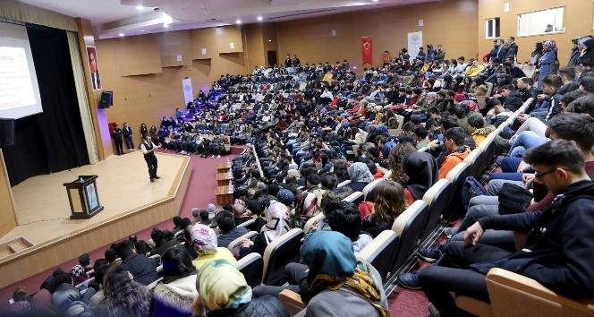 Bingöl Üniversitesi’nde ’Oku, Karanlıktan Aydınlığa’ Konferansı