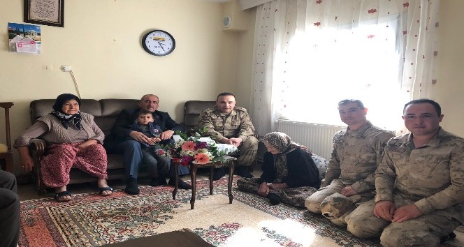 Jandarma 110 yaşındaki Sıdıka Katı’yı unutmadı