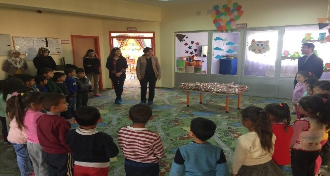 Öğrencilere kıyafet ile bisiklet dağıtıldı