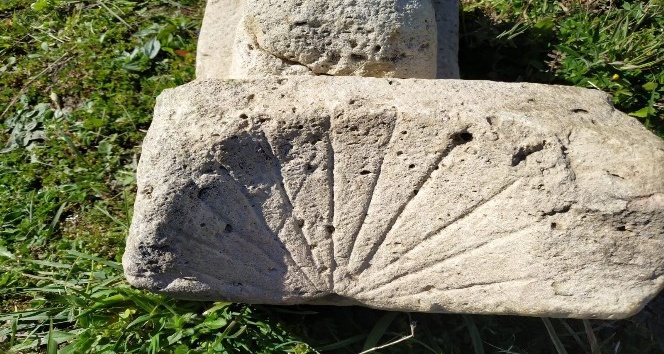 Sinop’ta 2 bin yıllık güneş saati bulundu