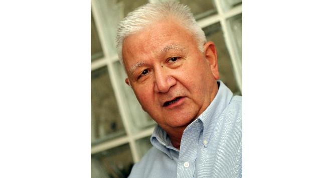 Prof. Dr. Cengiz Kuday: "Geçmeyen baş ağrılarını önemseyin"