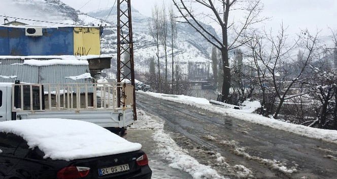 Şırnak’ta kar hayatı olumsuz etkiledi