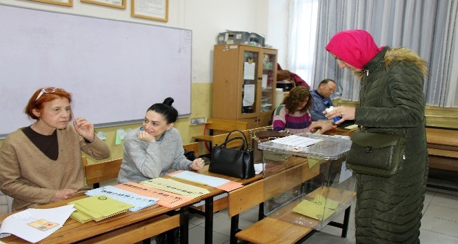 Yalova’da oy kullanma işlemi başladı