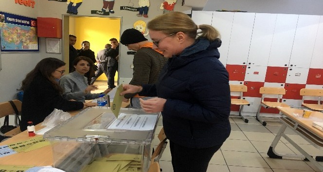 Mustafa Koç’un eşi Caroline Koç oyunu Beykoz’da kullandı