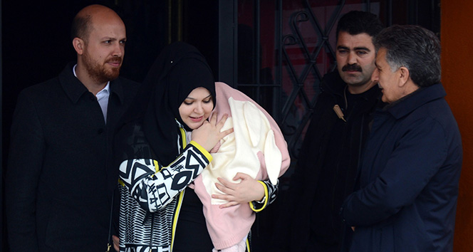 Bilal Erdoğan oy kullanmaya eşi ve çocuğuyla geldi