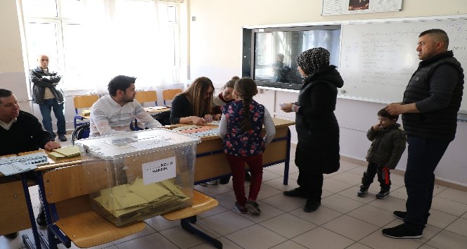 Edirne’de oy verme işlemleri devam ediyor