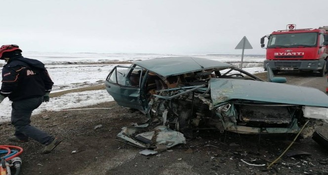 Kars’ta trafik kazası: 2 ölü, 3 yaralı