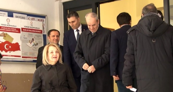 (Özel) Eski Genelkurmay Başkanı Emekli Orgeneral İlker Başbuğ, oyunu Kadıköy’de kullandı