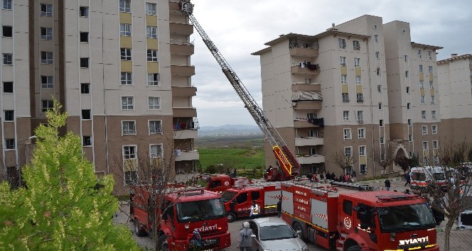 Apartmanın elektrik panosu yandı: Dumandan etkilenen 8 kişi hastanelik oldu