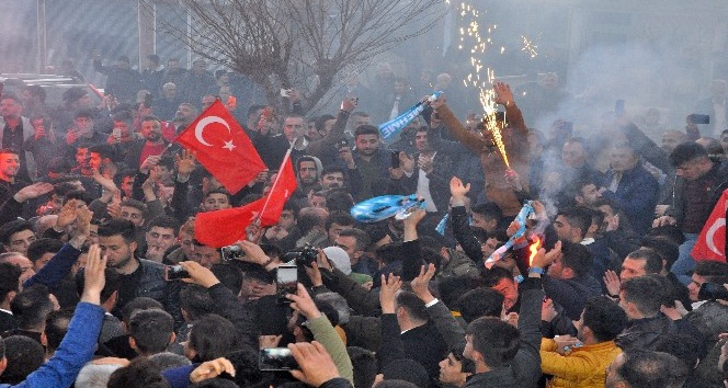 AK Parti Şırnak’ta kutlamalara başladı