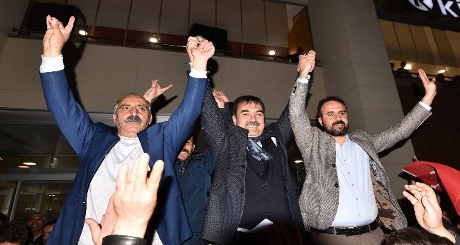 Ahlat’ta AK Parti ve MHP’den seçim kutlaması