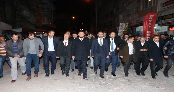 Bucak’ta AK Parti zaferini kutladı