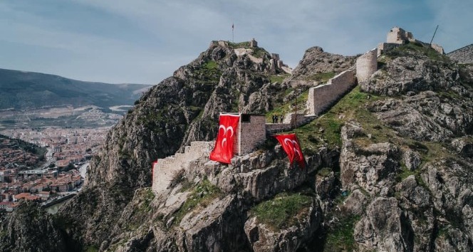 Mehmet Sarı, Amasya kalesine üç hilal astırdı