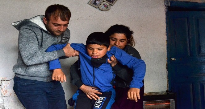 Okula gitmek isteyen Behlül akülü araba istiyor