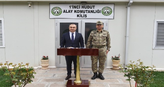 Vali Soytürk 1’inci Hudut Alayını ziyaret etti