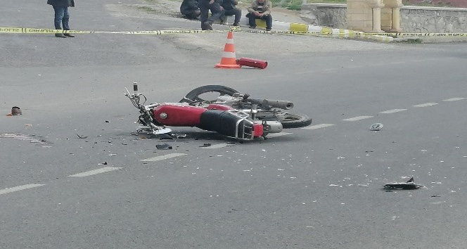 Niğde’de otomobil ile motosiklet çarpıştı: 1 ölü, 2 yaralı