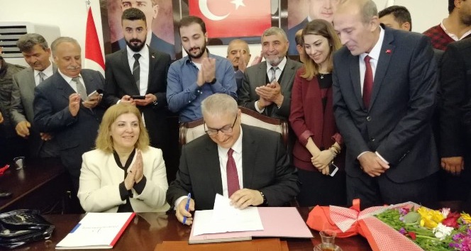 Pazarcık Belediye Başkanı Yılmazcan, mazbatasını aldı