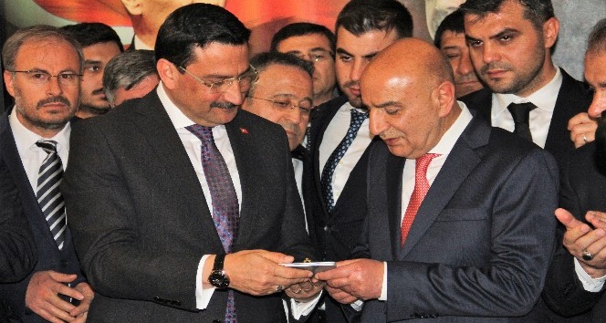 Keçiören’in yeni Belediye Başkanı Altınok görevi Mustafa Ak’tan devraldı