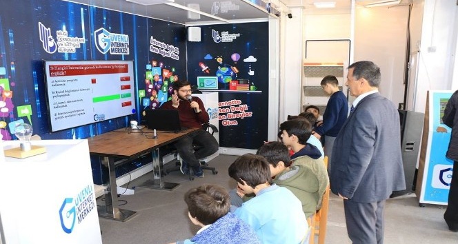 BTK Güvenli İnternet Tırı Amasyalı öğrencilerle buluştu