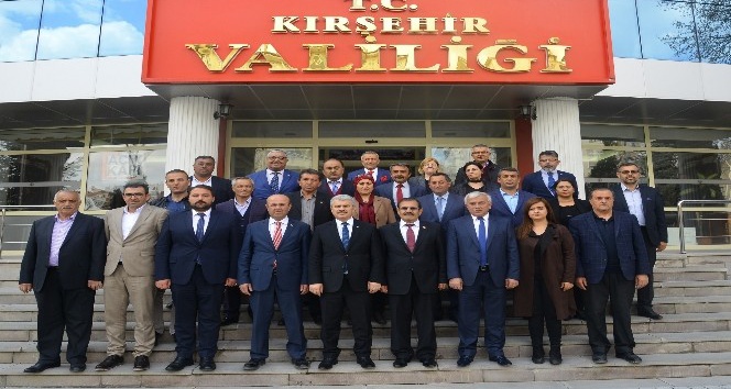 Belediye Başkanı Ekicioğlu, meclis üyeleriyle Vali Akın’ı ziyaret etti